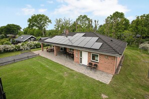 Exterior - Home for the family in quiet surroundings (Hadsund)