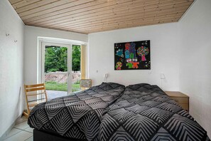 4 bedrooms, iron/ironing board, free WiFi - Home for the family in quiet surroundings (Hadsund)