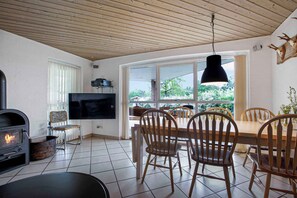 Dining - Home for the family in quiet surroundings (Hadsund)