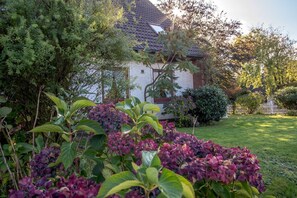 Property grounds - DA 25/3 - Cozy vacation apartment in Cuxhaven-Duhnen, only 500 m to the beach! - (Cuxhaven)