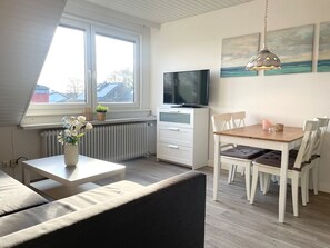 TV - Da25/2 - Ferienwohnung für 4 Personen Komplett Ausgestattet - Haus Ingeborg (Cuxhaven)