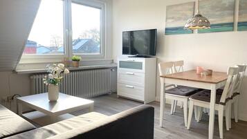 Fernseher, Tischtennisplatte