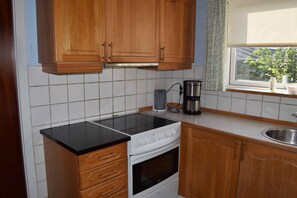 Fridge, microwave, oven, coffee/tea maker