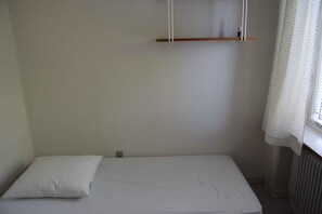 2 makuuhuonetta, silitysrauta/-lauta, ilmainen Wi-Fi