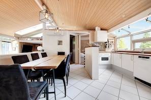 Dining - Summer house with terrace overlooking nature (Tikøb)
