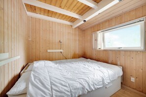 3 bedrooms, iron/ironing board, free WiFi