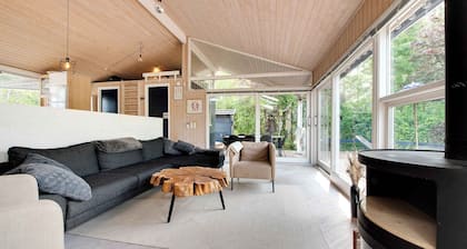 Summer house with terrace overlooking nature