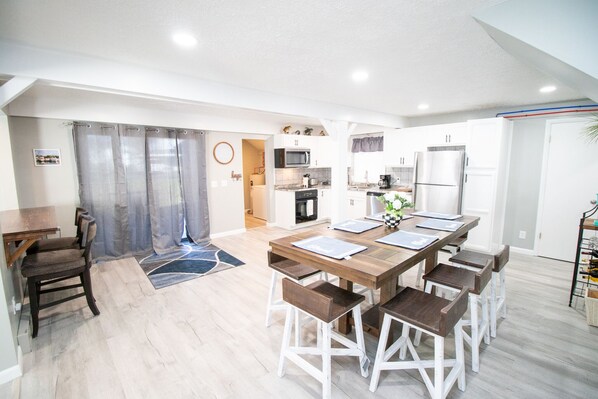 Dining - Bayside views, walk to beach & restaurants (Sodus Point)