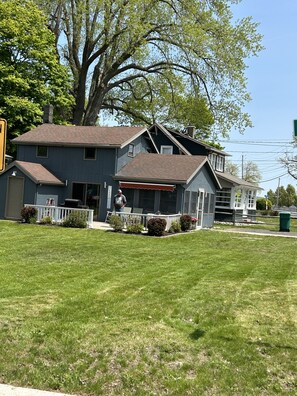 Exterior - Bayside views, walk to beach & restaurants (Sodus Point)