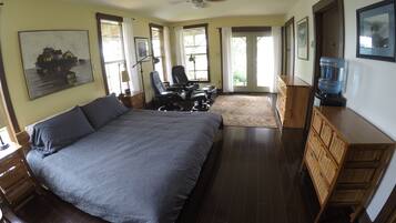 3 bedrooms, desk, iron/ironing board, free WiFi