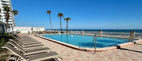 Innenpool, Außenpool