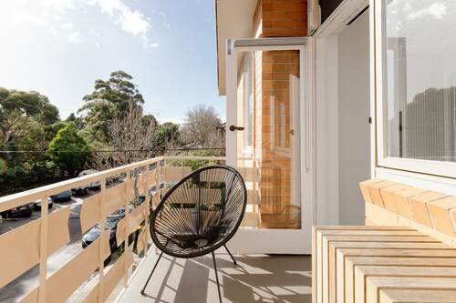 Trendy Elwood Apartment