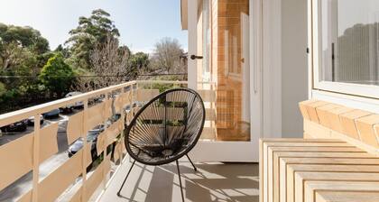 Trendy Elwood Apartment