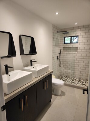Shower, hair dryer, towels, toilet paper