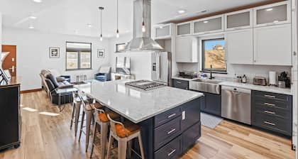 Modern 5bd mins from downtown
