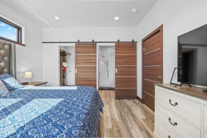 3 bedrooms, desk, iron/ironing board, WiFi