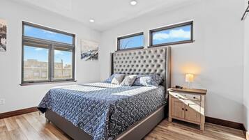 3 Schlafzimmer, Schreibtisch, Bügeleisen/Bügelbrett, WLAN