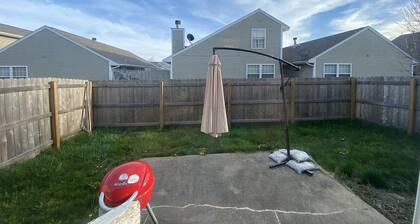 Townhouse for family up to 6 people, 10 minutes drive to UIUC.