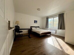 3 Schlafzimmer, Schreibtisch, Bügeleisen/Bügelbrett, WLAN