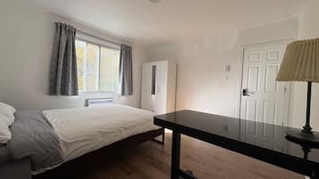 3 habitaciones, escritorio, tabla de planchar con plancha y wifi