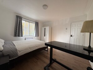 3 habitaciones, escritorio, tabla de planchar con plancha y wifi 