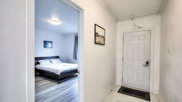 3 bedrooms, desk, iron/ironing board, WiFi