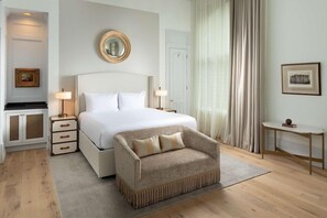 2 bedrooms, iron/ironing board, travel cot, WiFi - 2-Bedroom Suite at a 4.5⭐️ Hotel (Austin)