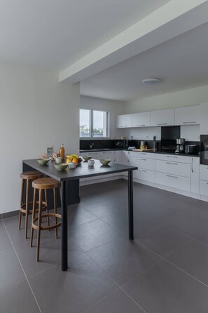 Fridge, microwave, oven, dishwasher