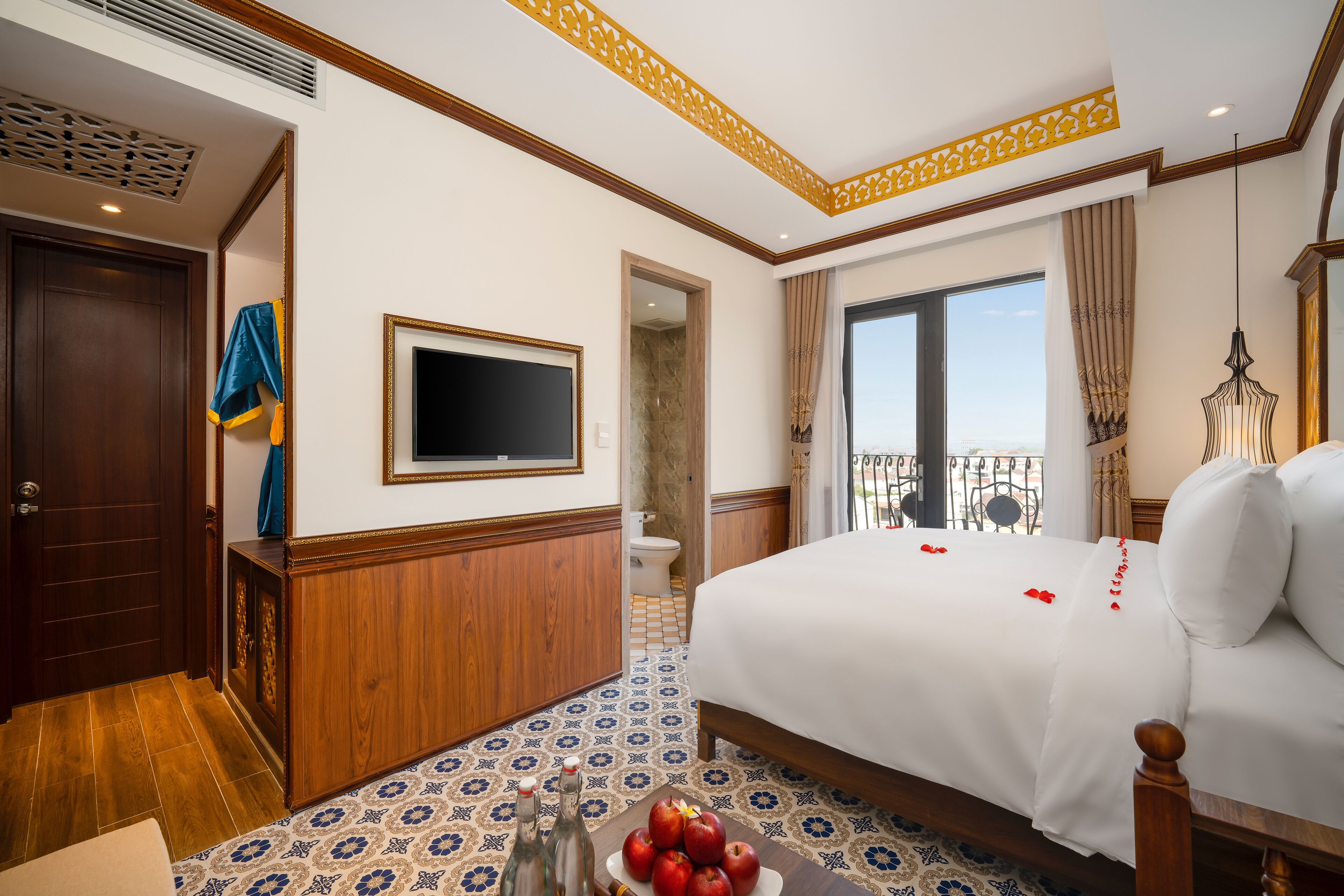 Premium Family Connecting, Bathtub, Balcony with Riverside View | Premium bedding, minibar, in-room safe, desk