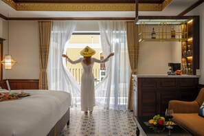 Premium bedding, minibar, in-room safe, desk - Soleil by Soluna - A Charming Touch of Hoi An's Heritage (Da Nang)