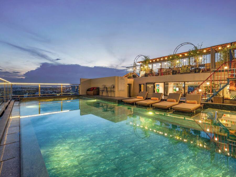 2 piscinas externas, guarda-sóis, espreguiçadeiras