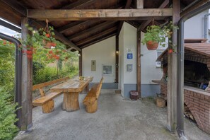 Outdoor dining - Plitvice Lakes House By The Creek, Korenica, Croatia (Korenica)