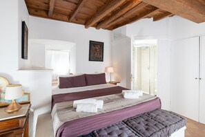 1 habitación, tabla de planchar con plancha, wifi gratis y ropa de cama 