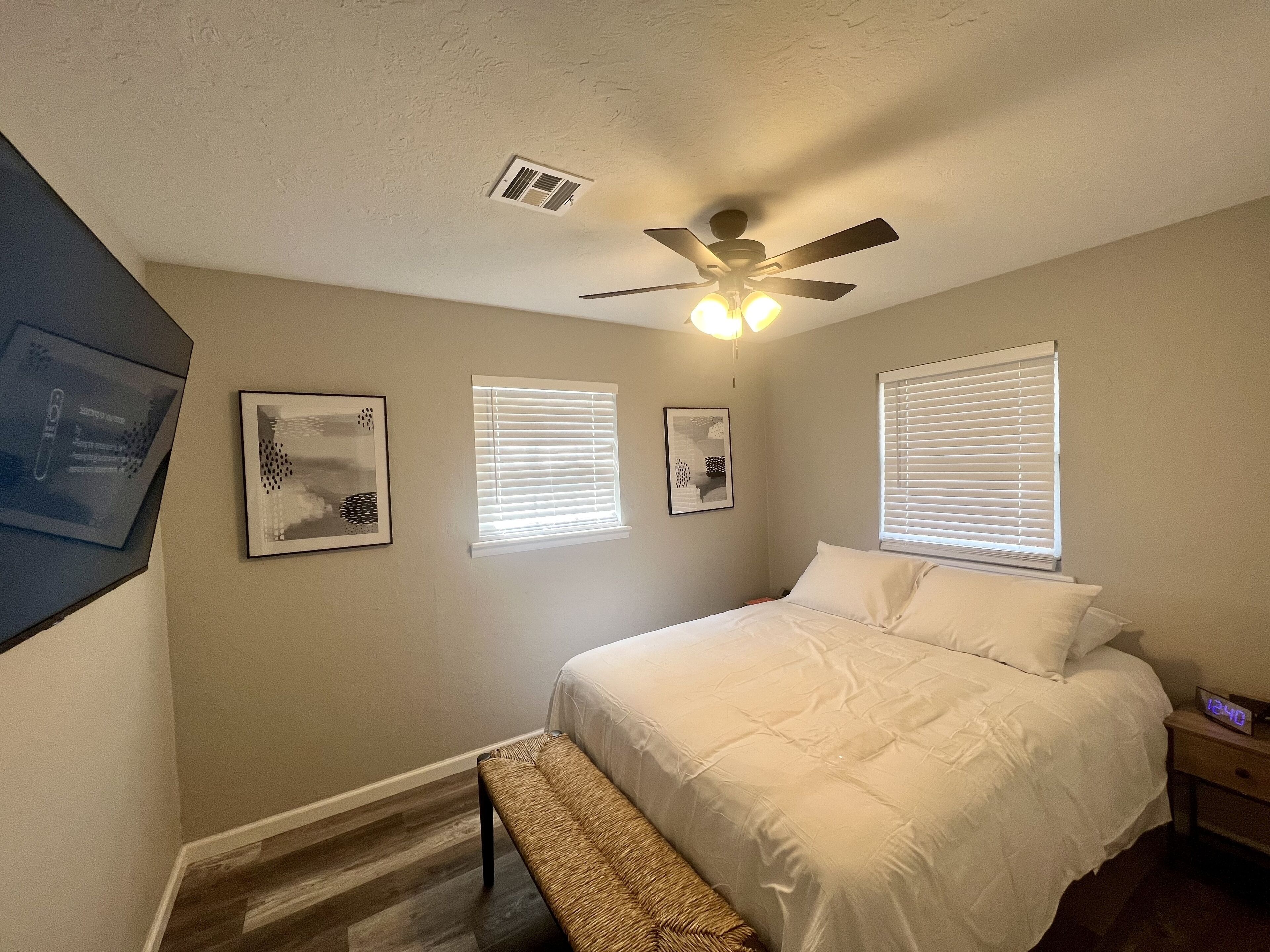 2 bedrooms, iron/ironing board, WiFi, bed sheets