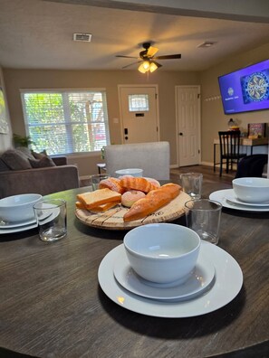 Dining - Stylish, Cozy, and Clean 2 Bedroom (Lawton)