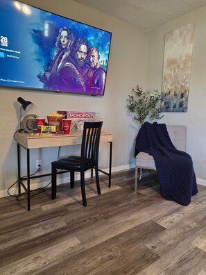 Interior - Stylish, Cozy, and Clean 2 Bedroom (Lawton)