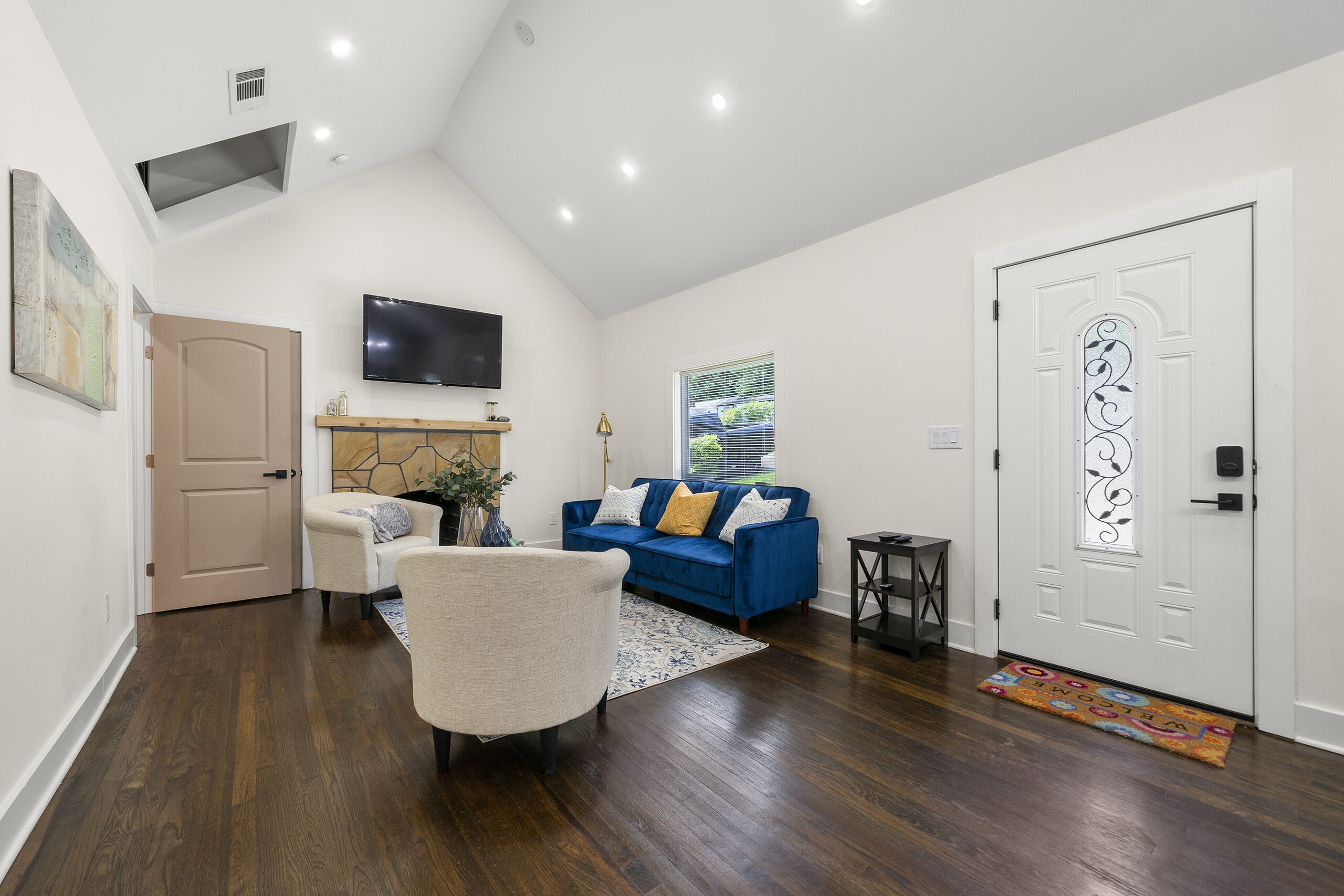 Spacious Cottage House, Mins to Downtown