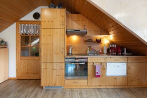 Réfrigérateur, four, plaque de cuisson, lave-vaisselle