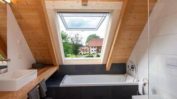 Bathtub, free toiletries, hair dryer, towels