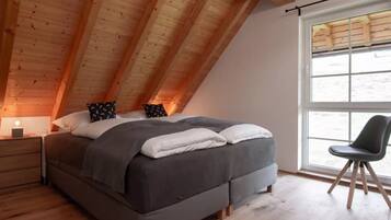 2 bedrooms, desk, iron/ironing board, free WiFi