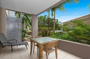 Outdoor dining - The Sand Resort Kingscliff - One Bedroom Courtyard (6124) (Casuarina)