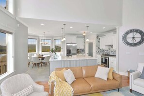 Televisio, takka, työhuone