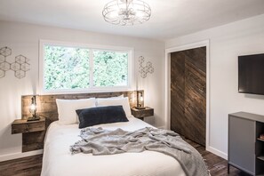 4 bedrooms, iron/ironing board, travel cot, free WiFi - Beverly Heights Retreat (Vancouver)