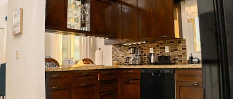Comfort House, 2 Bedrooms | Private kitchen | Microwave, cookware/dishes/utensils, spices, cleaning supplies