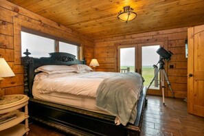 4 bedrooms, desk, iron/ironing board, free WiFi