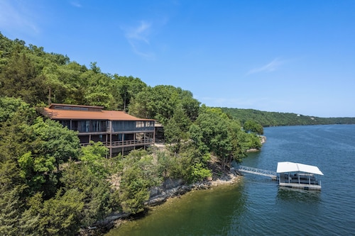 Cliff View - Upscale waterfront 'cabin' with dock & fire pit