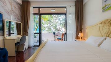 Desk, free WiFi, bed sheets