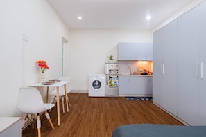 Standard Apartment | Desk, free WiFi, bed sheets