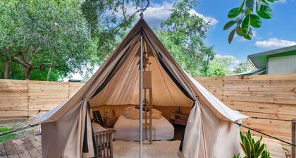 The Temple & Glamping + Hot Tub, 15 Min Away from MCO, 25 min from Theme Parks