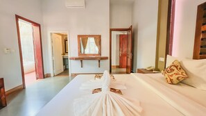 Desk, laptop workspace, soundproofing, free WiFi - SANNA VILLA Residence (Siem Reap)